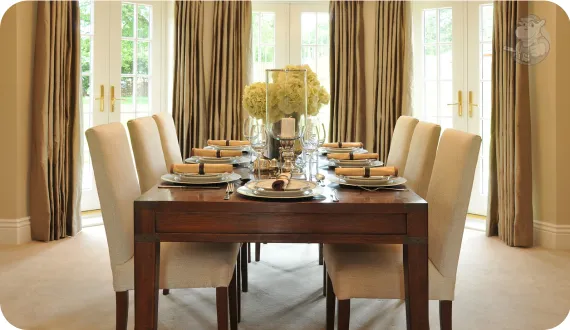 klasyczne tapicerowane krzesła w jadalni